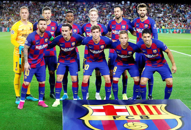 F. C. BARCELONA. Temporada 2019-20. Ter Stegen, Clément Lenglet, Nélson Semedo, Frenkie De Jong, Sergio Busquets, Gerard Piqué. Lionel Messi, Antoine Griezmann, Sergi Roberto, Arthur, Luis Suárez. F. C. BARCELONA 2 F. C. INTERNAZIONALE MILANO 1. 02/10/2019. Liga de Campeones de la UEFA, fase de grupos, Grupo F, jornada 2. Barcelona, Nou Camp (86.141 espectadores). GOLES: 0-1: 3’, Lautaro Martínez. 1-1: 58’, Luis Suárez. 2-1: 84’, Luis Suárez.