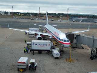 Aeronave parada no Aeroporto Internacional Juscelino Kubitschek