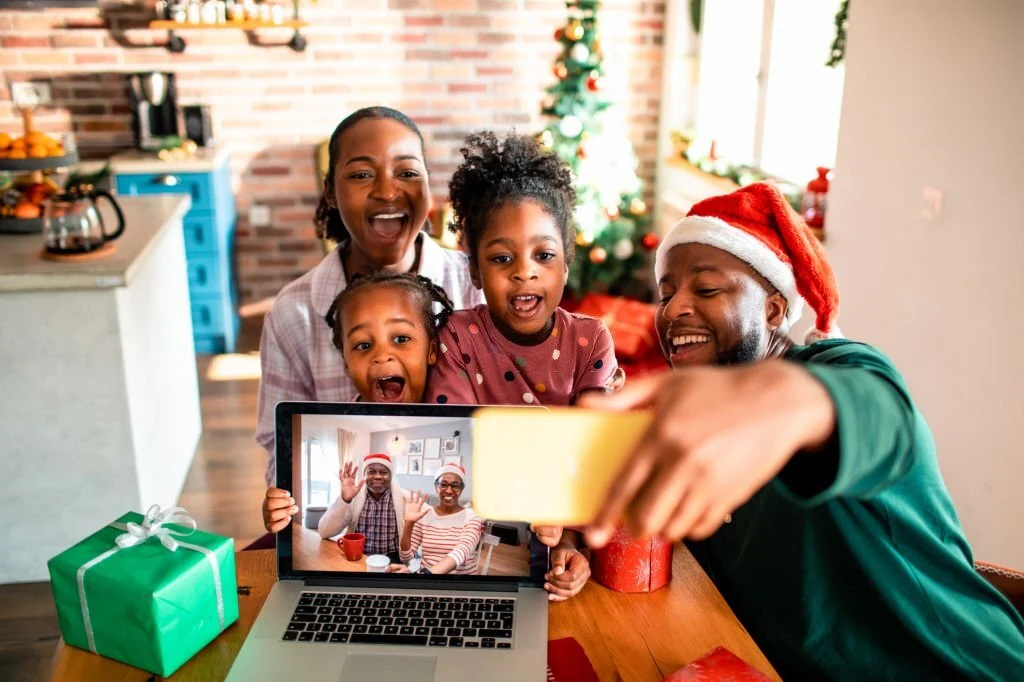 How to Be a Good Guest (or Host) at Christmas: Dos and Don'ts
