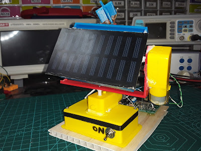 Dual Axis solar tracker without microcontroller