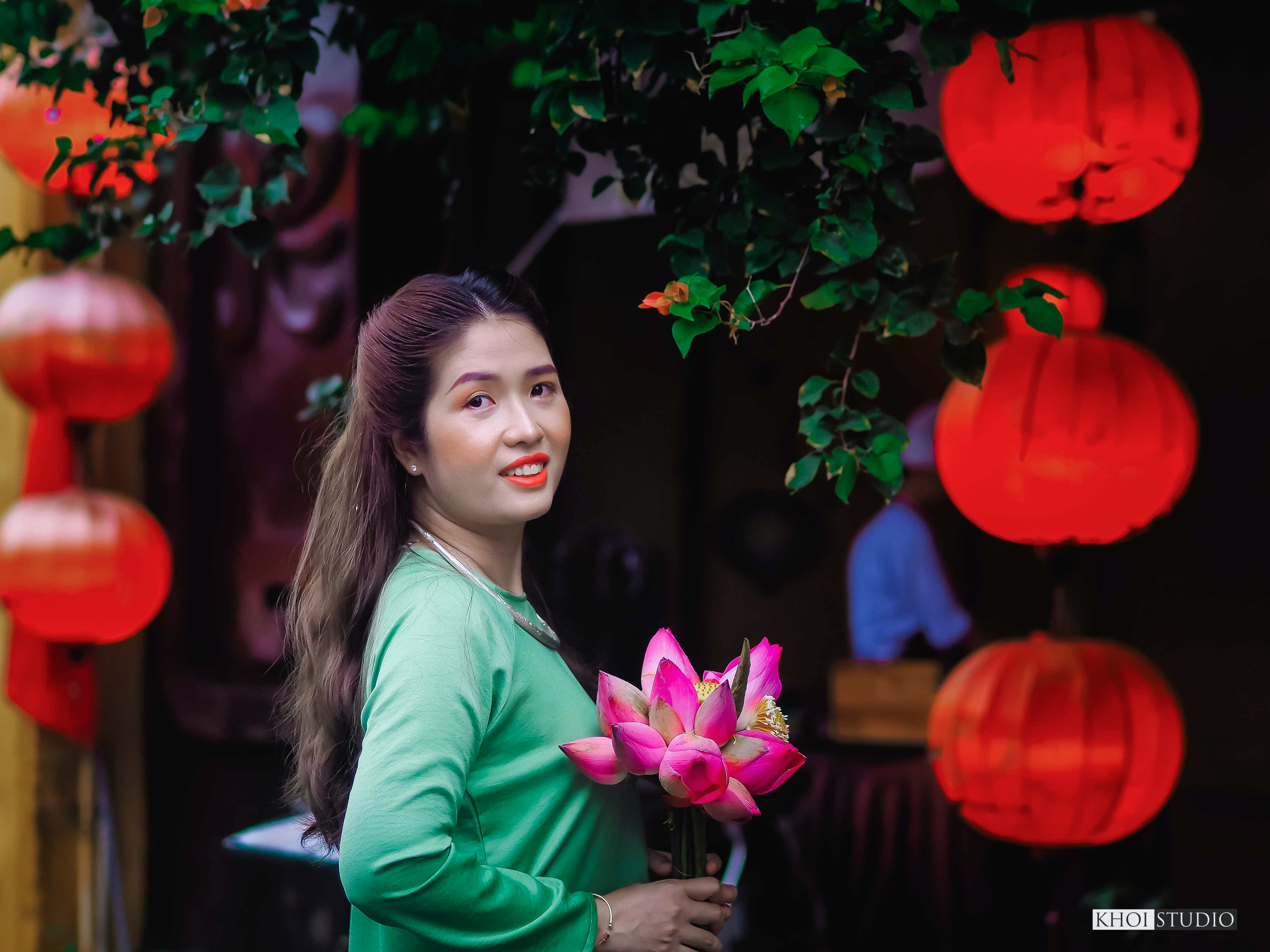 Travel photography with Ao Dai in the rain in Hoi An ancient town: classic, romantic and emotional