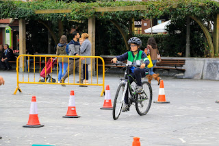 circuito infantil de ciclismo sobre seguridad vial organizado en Herriko Plaza