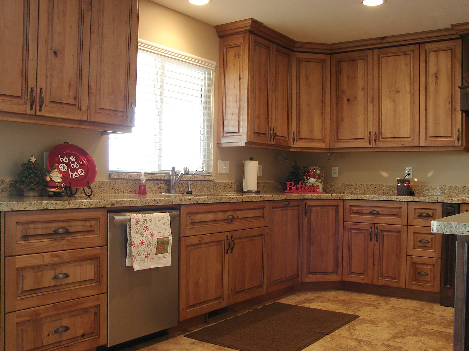 LEC Cabinets: Rustic Cherry Cabinets