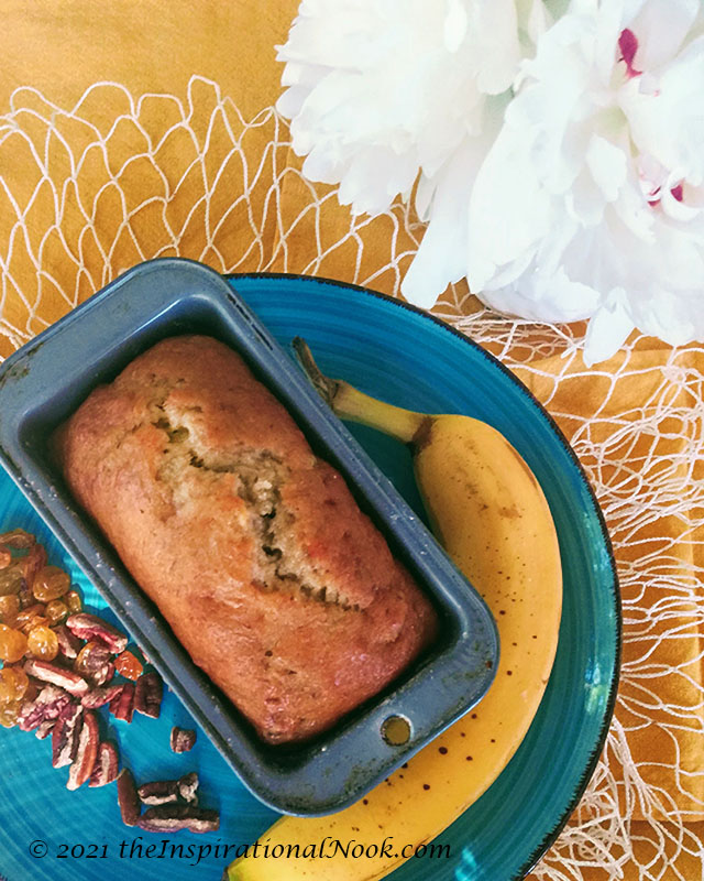 One banana banana bread, 1 banana banana bread, mini loaf banana bread, overripe banana healthy loaf, moist banana loaf, banana bread with nuts and raisins