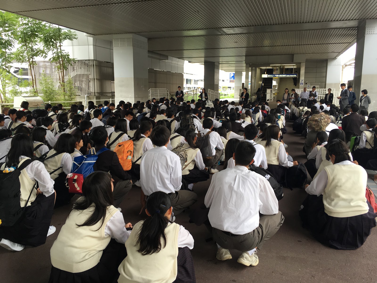 香寺高等学校 19期 修学旅行 伊丹空港到着