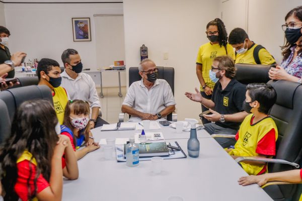 Cícero Lucena firma parceria com Deca/Dexco e implanta projeto ‘Futebol de Rua pela Educação’