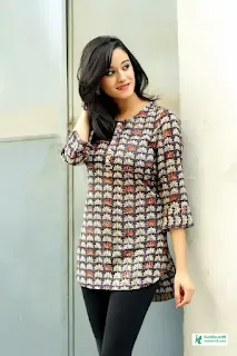 Short Kurti Designs - Girls Kurti Designs 2023 - Kurti Collection Images - Ladies Kurti Designs - stylish kurti design - NeotericIT.com - Image no 7