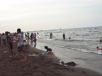 Pemandangan di Pantai Sigandu Batang