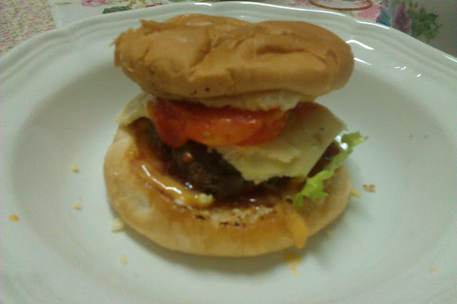 Homemade Burger Sedap :)  CeLoteh MJ