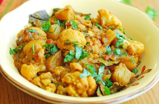  Aloo Gobi - Potatoes & Cauliflower 