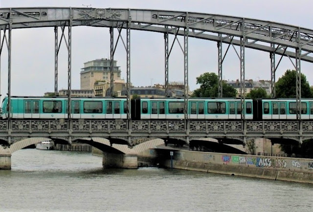 Bridge over the Seine carrying line 5 of the metro into Austerlitz station