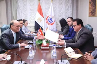 وزير الصحة يستقبل السفير التونسي لبحث سبل التعاون بين البلدين