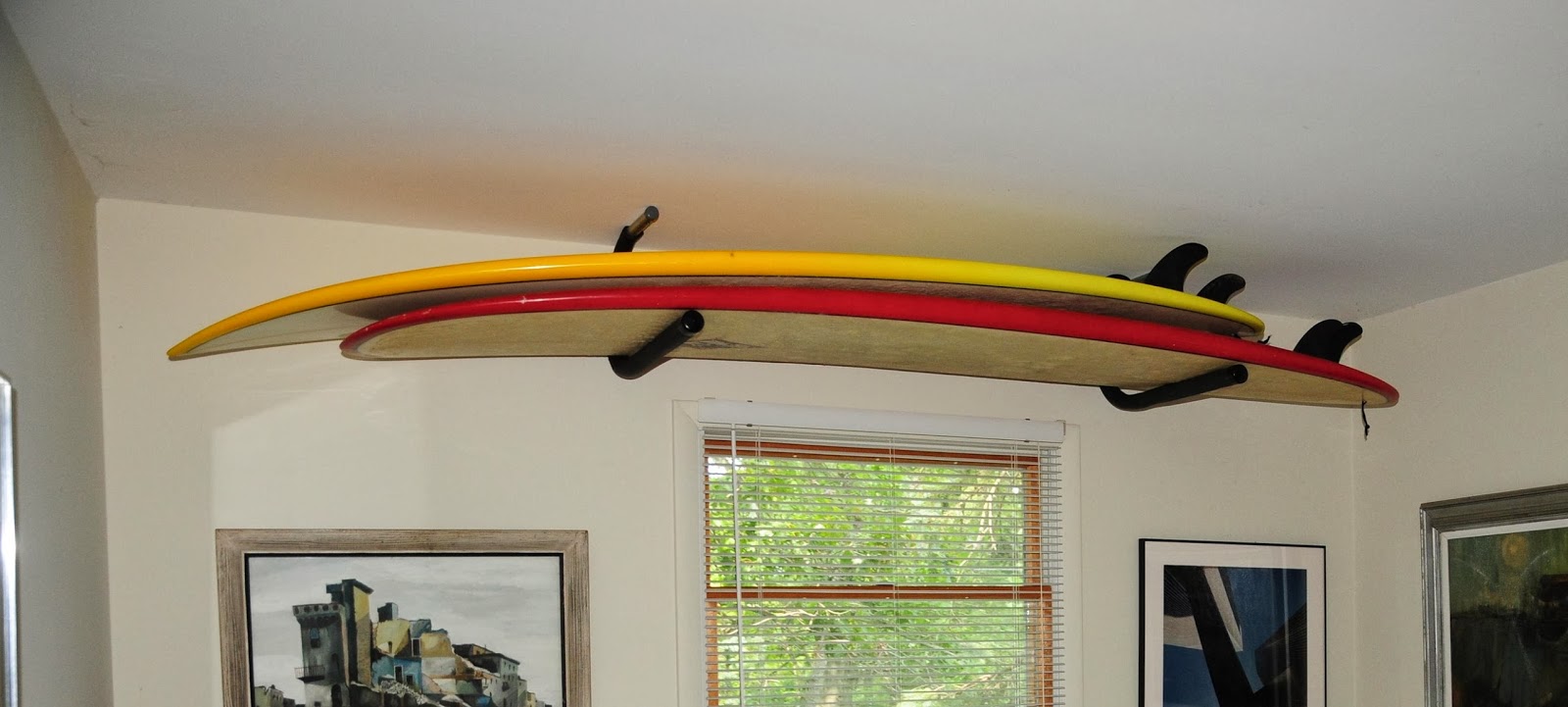 Offshore Winds: Surfboard Storage in a Studio Apartment 