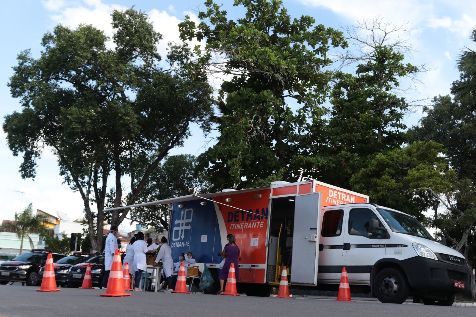 Drive thru | Detran apoia vacinação de idosos em Limoeiro