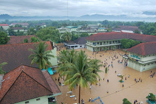  Pondok  Pesantren  Modern Darussalam Gontor  Ponorogo Jawa 