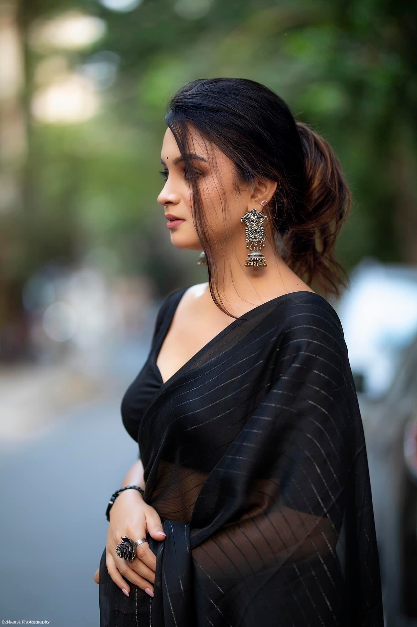 Actress-Titiksha-Das's-stunning-photos-in-black-saree-06-Bengalplanet.com