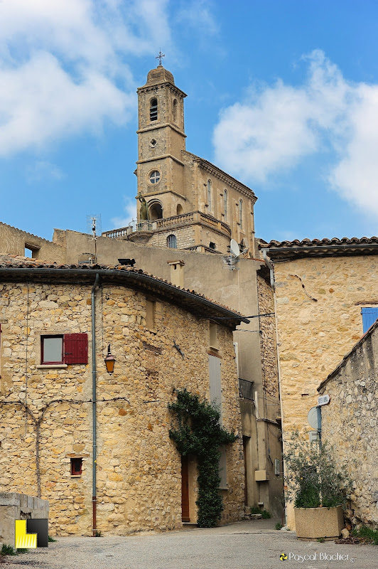 l'église de pierregourde vue des ruelles photo pascal blachier