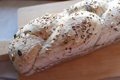 Treccia di pane ai semi