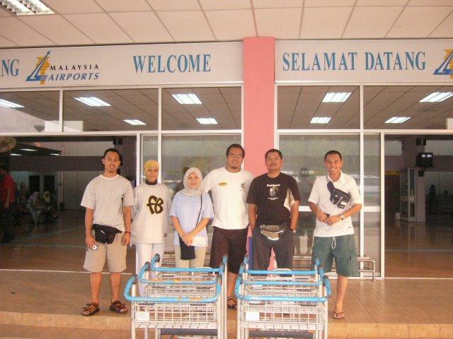 Lapangan Terbang Kuala Trengganu tahun bila ni...2004 rasanya kot