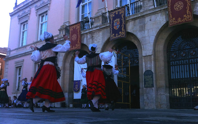 Bailando en el Ayuntamiento, 2012 (cc) Abbé Nozal