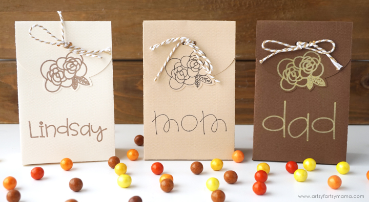 Treat your guests to something special this year with these DIY Thanksgiving Favor Boxes! #Thanksgiving #CricutMade