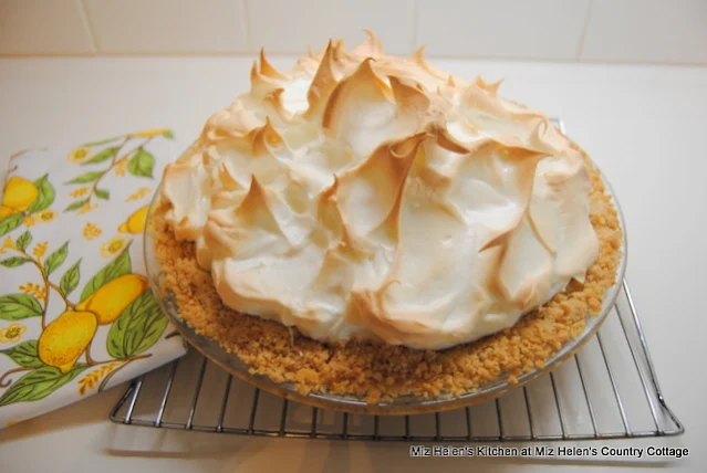 Retro Lemon Ice Box Pie With Nilla Wafer Crust at Miz Helen's Country Cottage