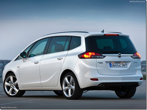 Opel-Zafira_Tourer_2012_800x600_wallpaper_1a