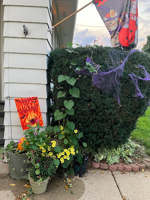 Halloween garden flags with flowers