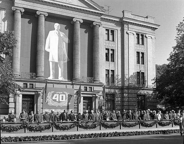 Июль 1980 года. Рига. Праздник песни. Шествие участников по улице Горького