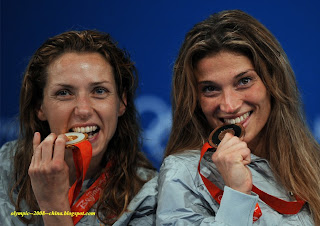 Women's Olympic Fencing,Italy's Maria Valentina Vezzali (L) and fellow countrywoman Margherita Granbassi bite their medals  