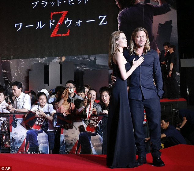 Angelina Jolie All Dressed in Black in Tokyo, Japan