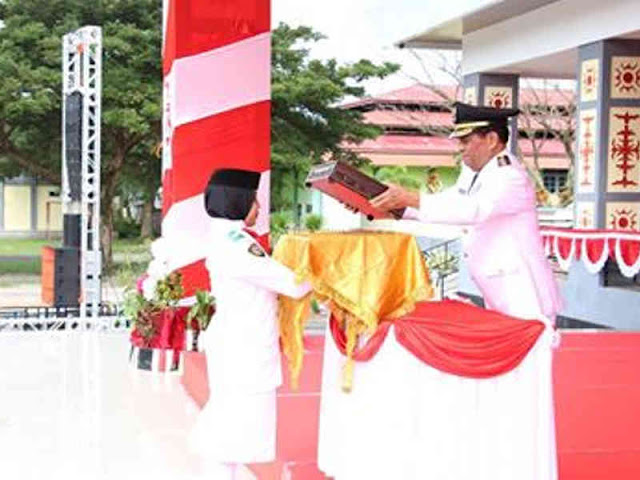 Tuasikal Abua Pimpin Upacara Bendera Peringatan HUT RIK ke 73 di Malteng