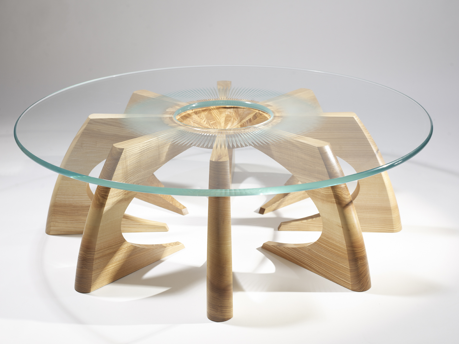 interior house design: a minimalist table but can produce ...