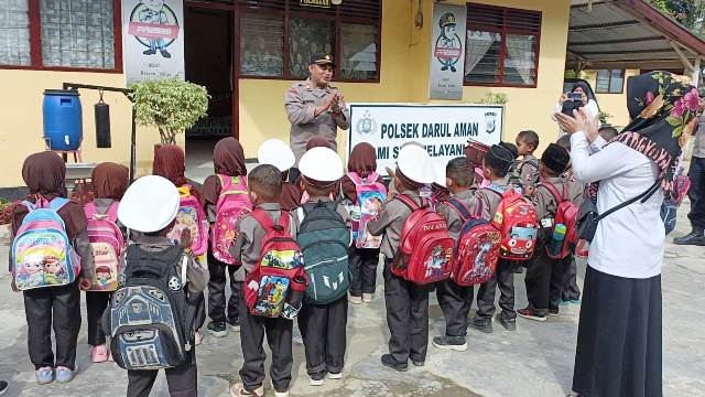 Riang Gembira Saat Anak Anak TK Kunjungi Polsek Darul Aman Polres Aceh Timur