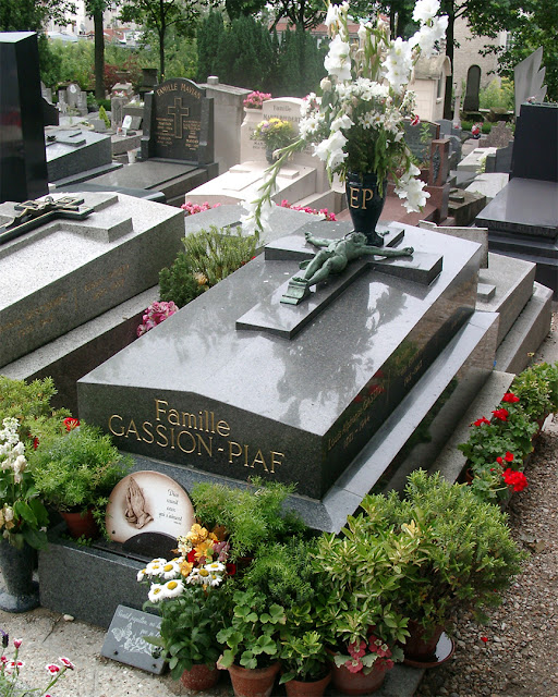 Tomb of Édith Piaf, Cimetière du Père-Lachaise, Père Lachaise Cemetery, Paris