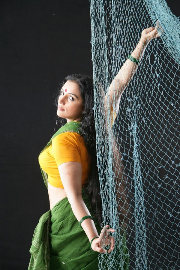 Hot Swetha Menon Saree Thaaram Movie Photoall