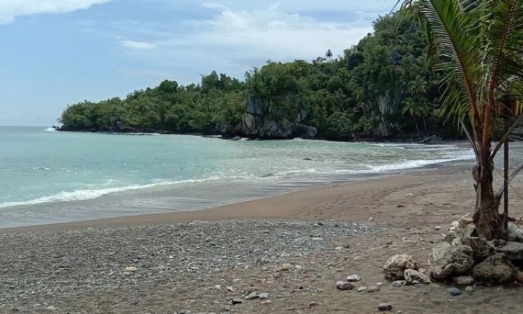 West Aceh : Batee Puteh Beach