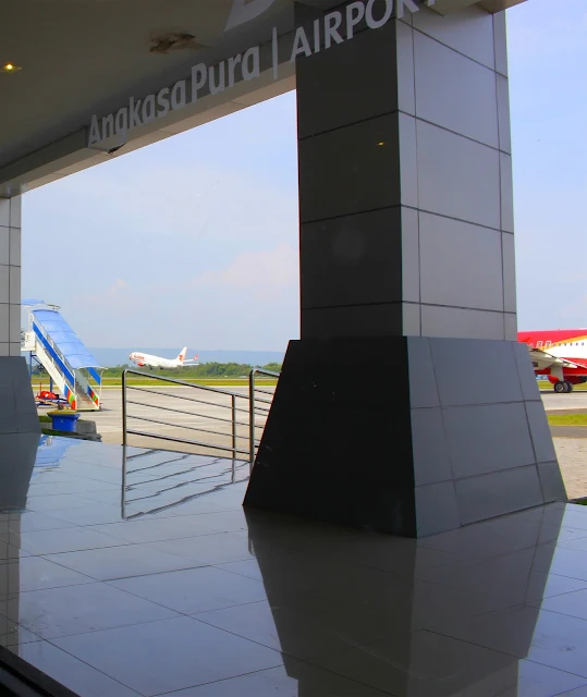 Foto Pesawat di Landscape Bandara Adisucipto Yogyakarta