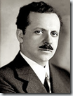 Edward Bernays, sobrino de Sigmund Freud e inventor del término eufemístico «Relaciones públicas», para referirse a la manipulación de las masas.