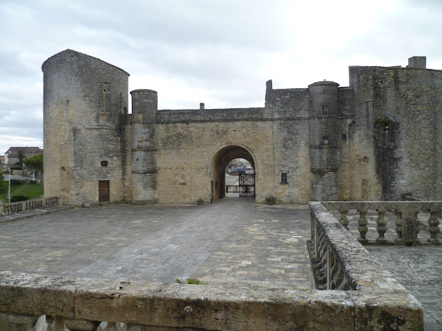 The front Court of the Chateau de Duras