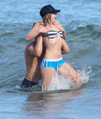 Avril Lavigne Getting Flirty At The Beach with Bikini TechnicaLifeStyle