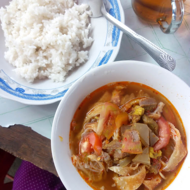 makan soto mie di bogor