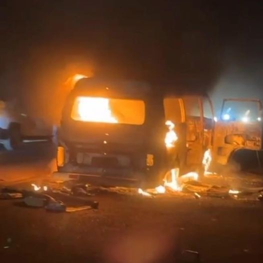 #Bahia: Kombi que transportava estudantes fica destruída após pegar fogo em Irecê
