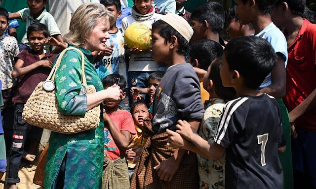 Queen Mathilde wore a green tunic and green trousers. The Queen visited the world's largest refugee camp in Kutupalong