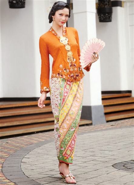 Model Kebaya Encim Bordir Panjang Terbaru