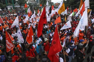 Peringati Mayday,Ribuan Buruh Se- Tangerang Raya Bertolak ke Jakarta