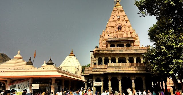 महाकाल मंदिर में 28 जून से श्रद्धालुओं को एंट्री:वैक्सीनेशन सर्टिफिकेट या 48 घंटे की कोरोना निगेटिव रिपोर्ट देना होगी, आज से ऑनलाइन प्री-परमिशन बुकिंग