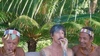 Anthony Kiedis Menikmati Liburan di Kepulauan Mentawai
