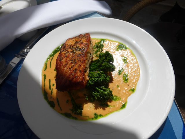 Lunch Restaurant Geoffrey's Malibu Salmon with Broccoli 