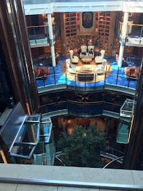 Библиотека на круизном лайнере Celebrity Eclipse